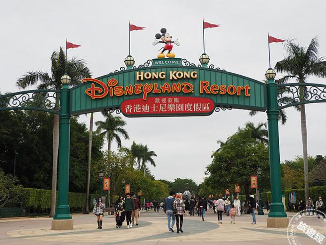 香港迪士尼乐园大门口。（洪书瑱／摄）
