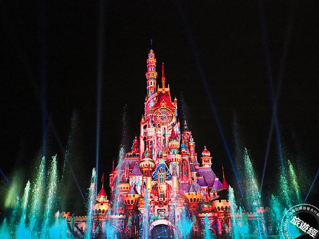 全新多媒体夜间城堡匯演《迪士尼星梦光影之旅》。（洪书瑱／摄）