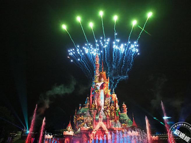 全新多媒体夜间城堡匯演《迪士尼星梦光影之旅》。（洪书瑱／摄）