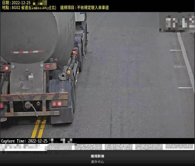 新北市警局瑞芳分局强调，网路传言不实，跨越对向车道非但不能躲避区间测速，还将多收一张红单，且影响他人行车安全，呼吁民眾遵守交通规则。（新北市警局提供／张志康新北传真）