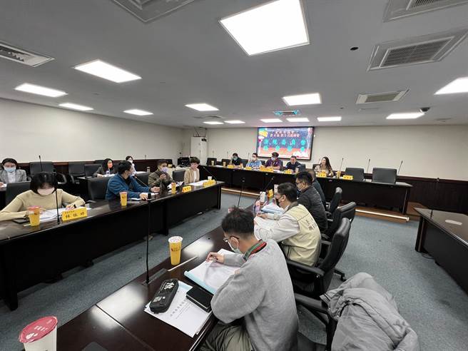 台南市议会临时会法规委员会审查《台南市外送平台业者管理自治条例》修正草案。（洪荣志摄）