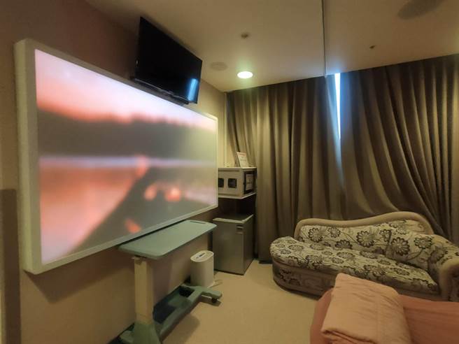 SDR系统装置在待产房内，提供海浪、森林浴、日光等多种不同情境让孕妇选择，茂盛医院引进SDR是全台第2套、中南部第1套。（潘虹恩摄）