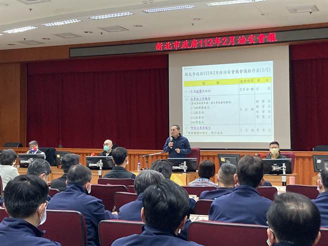 侯友宜今前往警察局主持本月治安会报。（图／徐沛琪摄）