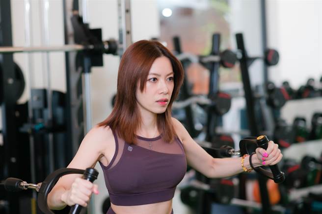 徐怀钰正为演唱会积极健身。（宽宏艺术提供)