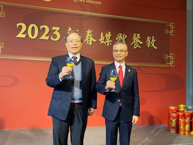 （中华电信新春记者会，董事长谢继茂(左)、总经理郭水义(右)共同出席。图／林淑惠）