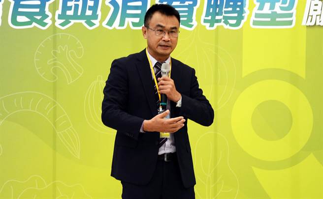 国台办愿意协助输入台湾农产，农委会主委陈吉仲表示，愿意协助台湾农产都很感谢。(林和生摄)