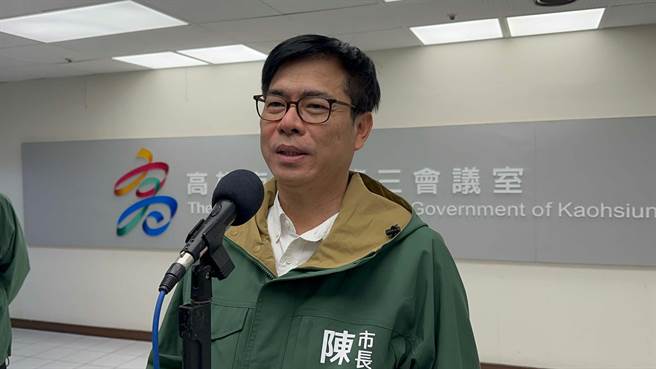 陆委会今（14）日宣布，2月20日起开放港澳人士来台自由行申请，并取消跟团限制。对此，高雄市长陈其迈向旅客招手说，欢迎所有国外旅客到高雄旅游。（柯宗纬摄）