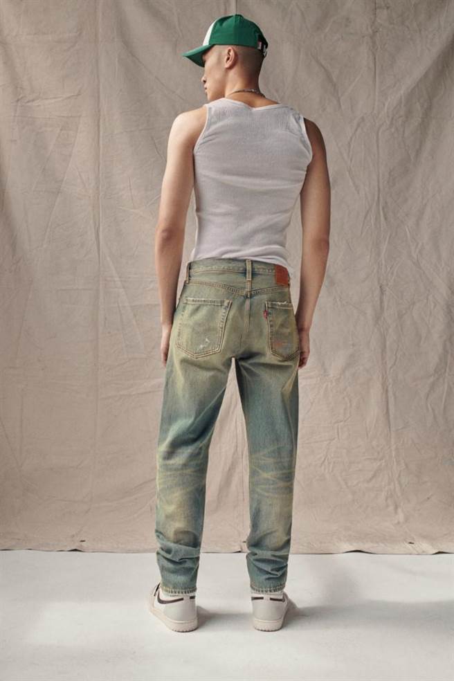 全新1954年男款501比原创501相比为更高腰、修身且略呈锥形的裤管剪裁，呈现自信酷帅。（Levi's提供）