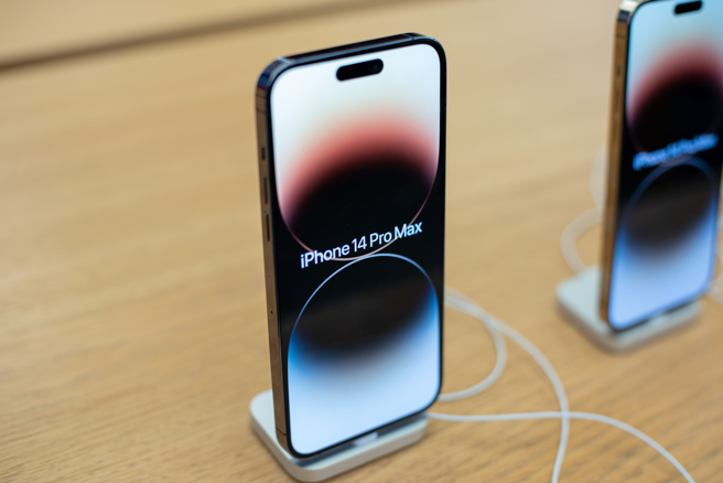 iPhone 14 Pro Max成本不到售价的一半。（示意图/达志影像/shutterstock）