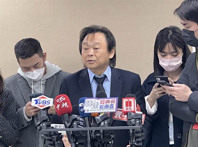 民进党台北市议员王世坚今天受访。（杨亚璇摄）