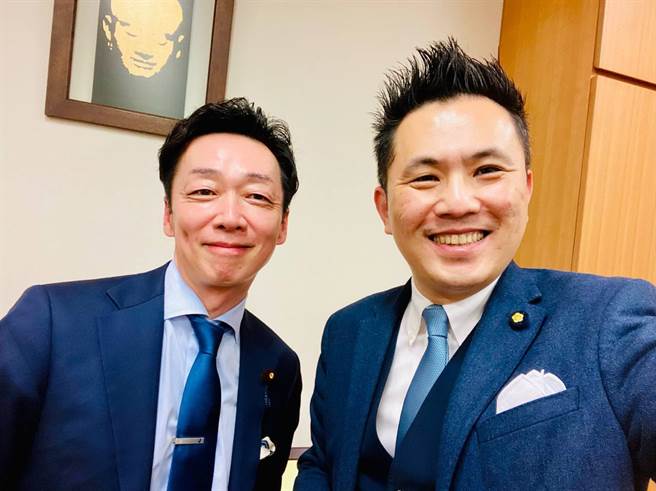日本眾议院议员源马谦太郎（左）与国民党立委陈以信（右）。（陈以信办公室提供）
