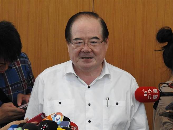 国民党前秘书长李乾龙呼吁，既然也是为了台湾和平、台湾人民着想，郭台铭应该三思，不要做到最后三输、得不偿失。（资料照片）