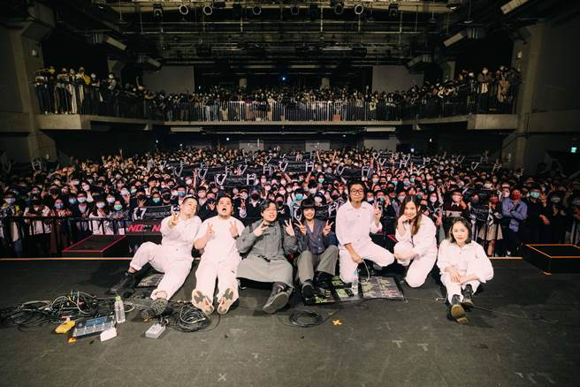 VH（Vast ＆ Hazy）日前在台中加演《文明》演唱会。（添翼创越工作室提供）