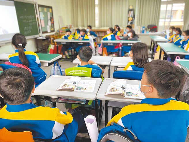 因应教科书价调涨，新北全额补助弱势学子的预算增列500万。（新北市教育局提供／陈慰慈新北传真）