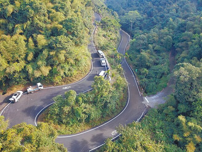 嘉义县政府为了兼顾观光安全性，着手改善梅山太平地区和竹崎红南坑联络道路，串联竹崎独立山至梅山太平云梯的联络道路在去年12月底完工。（嘉义县政府提供／吕妍庭嘉义传真）