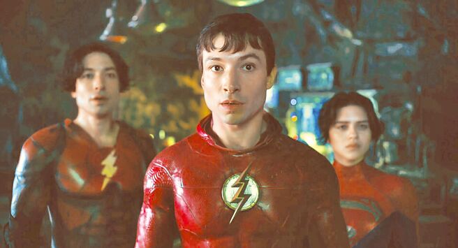 30岁美国影星伊萨米勒，饰演DC超人气英雄闪电侠。（华纳兄弟提供）