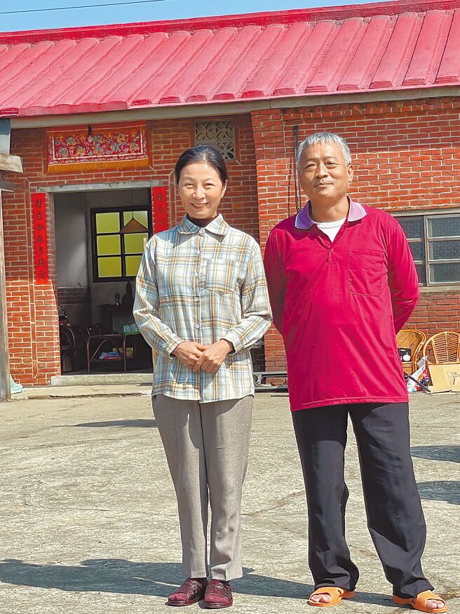 方文琳（左）与谢铭佑在《盐水大饭店》饰演夫妻。（林淑娟摄）