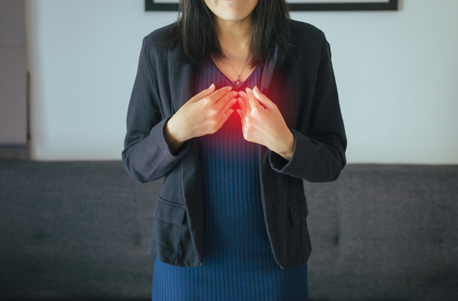 医师表示，大多数有食道霉菌感染的人无任何症状，少数会出现类似胃食道逆流的症状。(示意图/ Shutterstock)