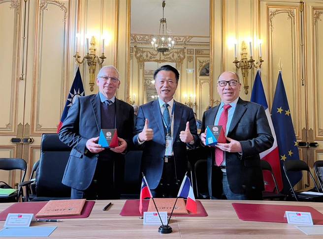 县团队府赴法签属航太暨无人机产业战略MOU ，串联台法深度合作。（嘉义县政府提供／吕妍庭嘉义传真）