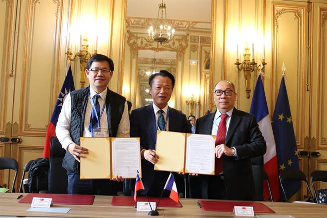 县团队府赴法签属航太暨无人机产业战略MOU ，串联台法深度合作。（嘉义县政府提供／吕妍庭嘉义传真）