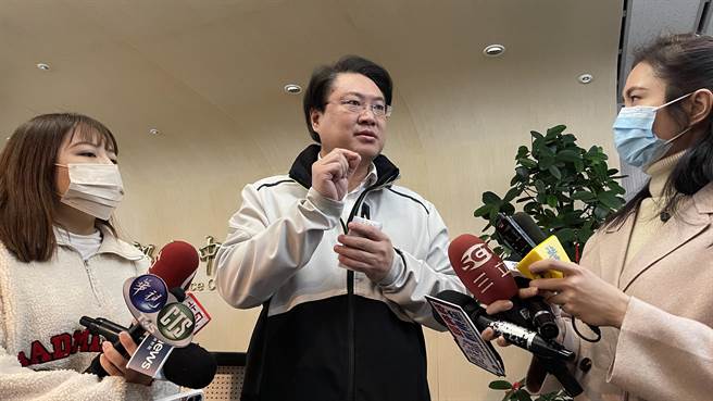 针对内政部近日的住宅政策引发诸多质疑，部长林右昌今亲上火线说明。（吕健豪摄）