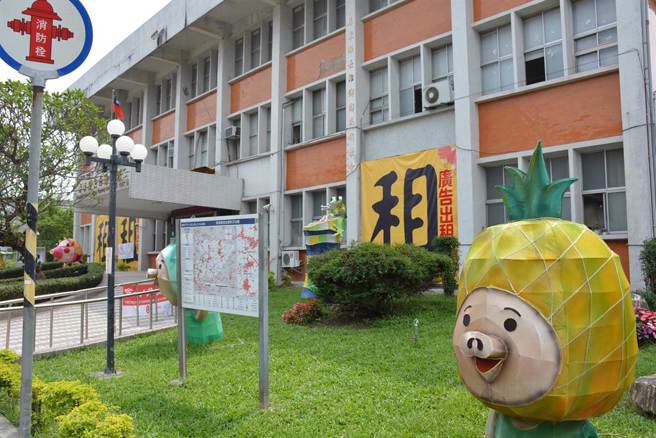 屏检侦办长治乡公所弊案，乡长无保请回。(本报资料照)