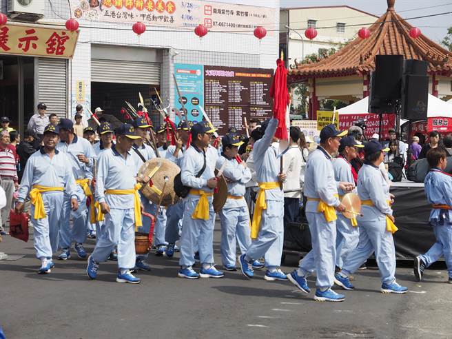 保留在地原始完整的平埔宋江文化的「石坑仙景宋江阵」。（柯宗纬翻摄）