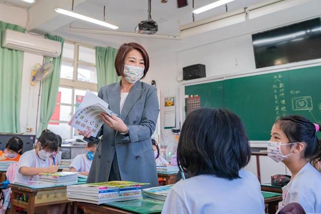 保障代理教師權益，屏東核給全學年完整聘期。(摘自屏東縣長周春米臉書)