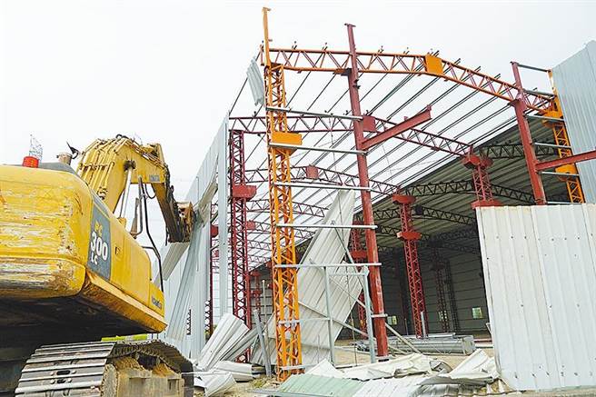 去年申请合法纳管的3.2万家农地违章工厂，一年内须提交工厂改善计画书，但下月即将期满，却尚有1.6万家未提出。经济部呼吁，业者不可延误时机，否则不能合法，后续将面临断水断电，乃至拆除命运。(资料照)