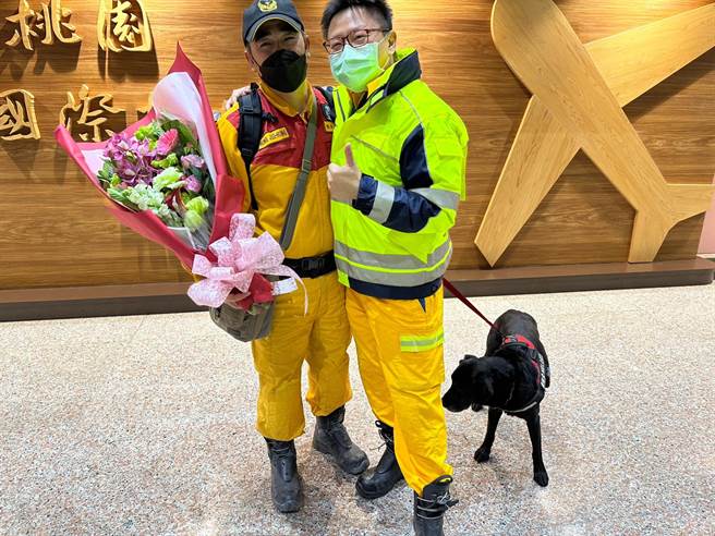 台中市消防局特搜大队2只搜救犬这次带着2只搜救犬远赴土耳其救援。（台中市消防局提供／张妍溱台中传真）