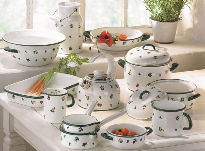 SOGO忠孝馆奥地利RIESS百年手工珐琅锅具，全面7.5折起。（SOGO提供）