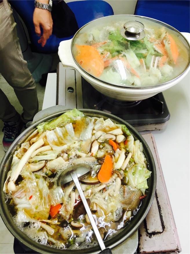 天冷民眾想吃姜母鸭、羊肉炉等进补，但营养师提醒，当心补太多把过多普林、盐、胆固醇及热量吃下肚。（南投医院提供／杨静茹南投传真）