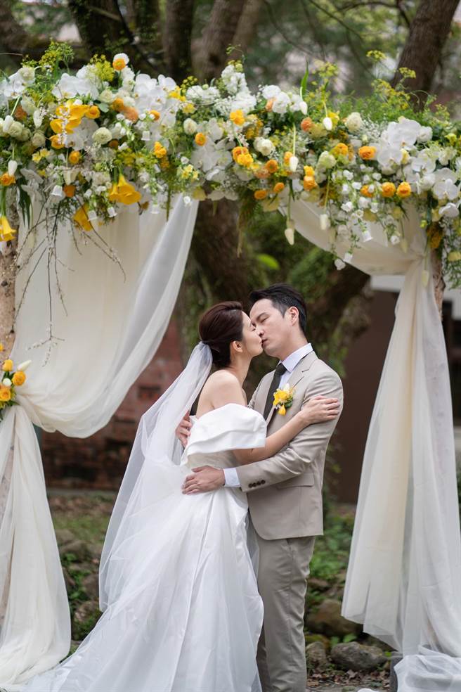 夏如芝、张捷婚礼高清照曝光。（汗土娱乐提供）