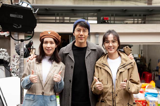 小薰（左起）、胡宇威、魏蔓出席《打怪任务》开镜仪式。（大爱电视台提供）