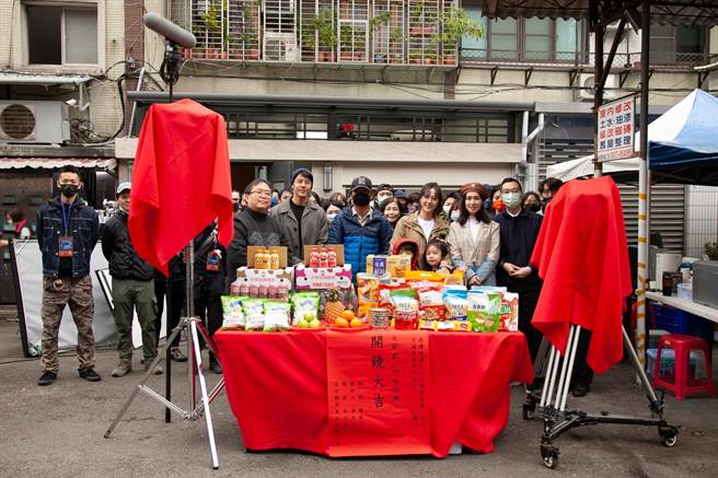 《打怪任务》举行开镜仪式，胡宇威、魏蔓、小薰等主演齐聚。（大爱电视台提供）