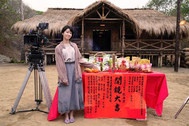 连俞涵在新剧《听海涌》饰演战俘，形象翻转。（公视提供）