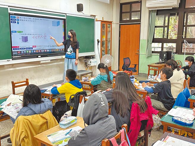 台南市政府教育局宣布即日起，代理教师核给全学年聘期。（台南市教育局提供／曹婷婷台南传真）