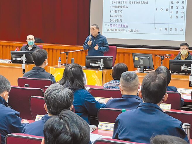 新北市长侯友宜14日主持农历春节过后首次治安会报。（王扬杰摄）