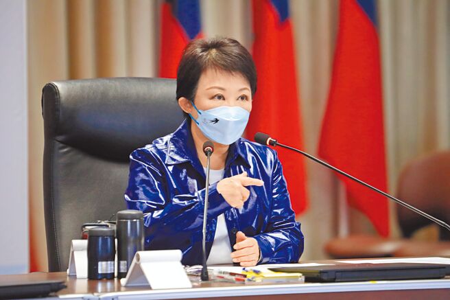 台中市府市政会议通过追加预算172亿多元，其中包括台中巨蛋追加款项4亿多，市长卢秀燕强调，「一定要让台中市有巨蛋，这是我们的决心」！（林欣仪摄）