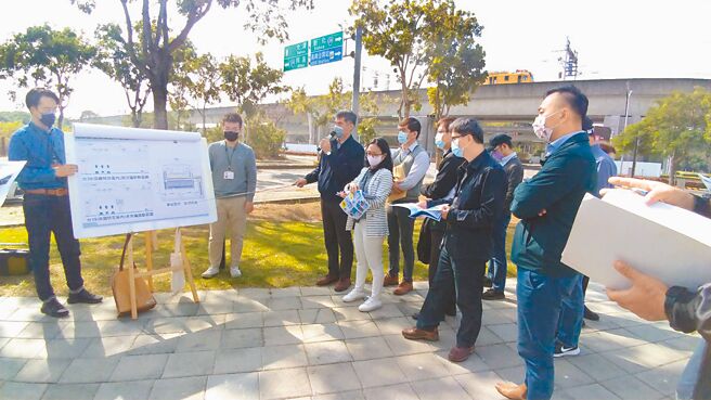 交通部南下现勘台南捷运蓝延线路线及场站规画。（本报资料照片）