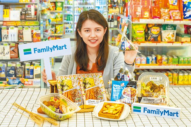 全家为消费者体态应援，与运动营养师杨承桦合作推一系列轻负担新品，包含饭糰、沙拉、厚片等。（全家提供）