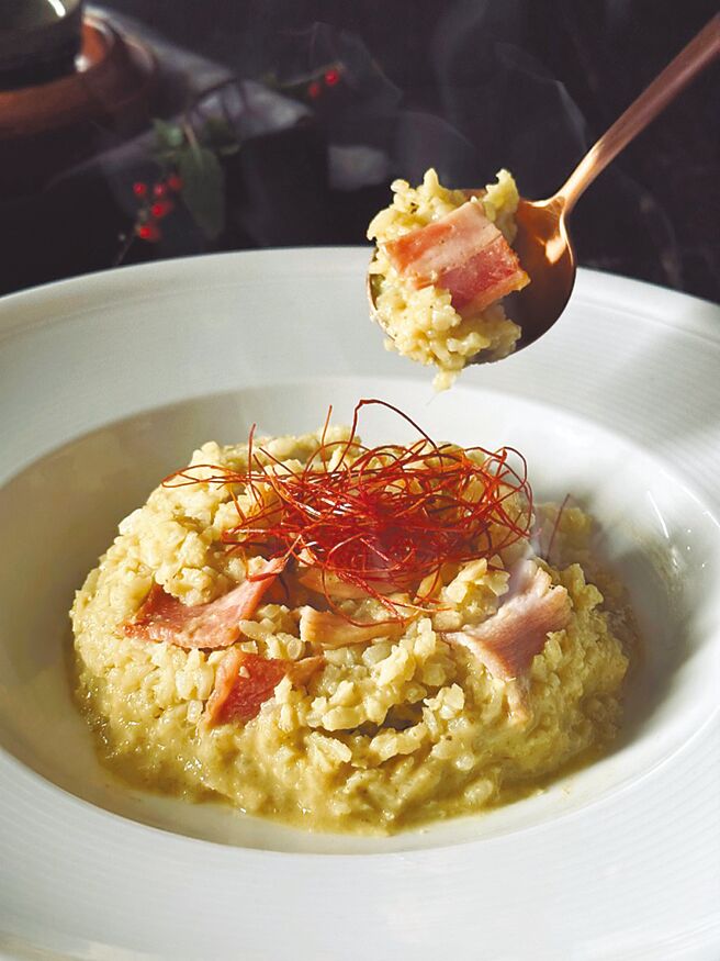 路易莎餐食减热量让上班族、学生吃外食也能减轻身体负担，「泰式绿咖哩花椰菜饭佐培根」，110元。（路易莎提供）