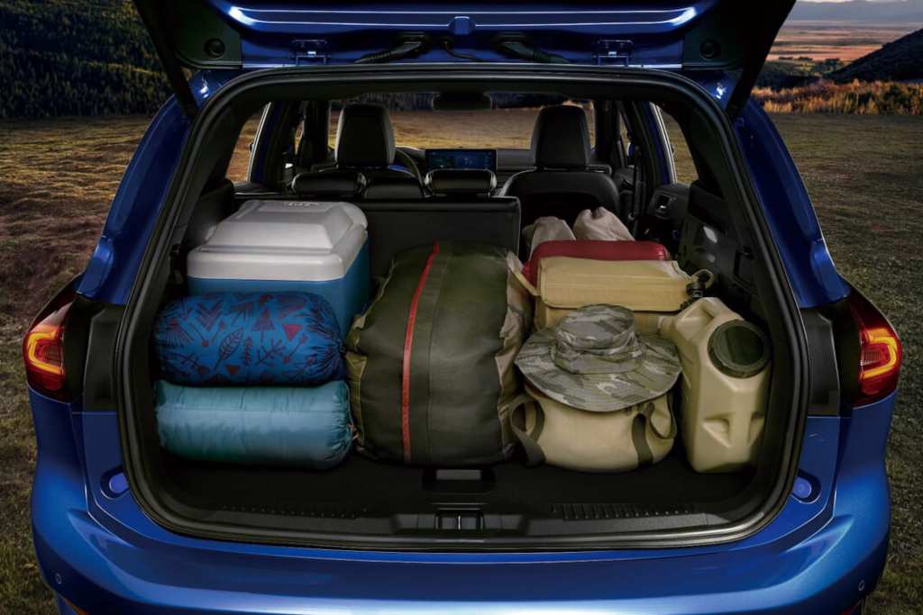 Ford Focus Wagon具備635L載物空間，透過後座一鍵傾倒裝置即可擴增至1653L，可輕鬆放入各式行李或露營器材，充分展現高度靈活運用的機能性與最強便利性。（福特六和提供）
