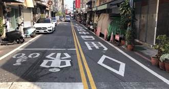 台南新美街機慢車專用道 挨批行人怎麼走？