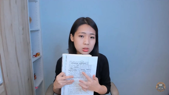 国民党台北市议员徐巧芯15日直播时，爆料余正煌在论文中藏有许多巧思及创意，连国安局前局长陈明通可能都不清楚。（图／翻摄自徐巧芯YouTube）