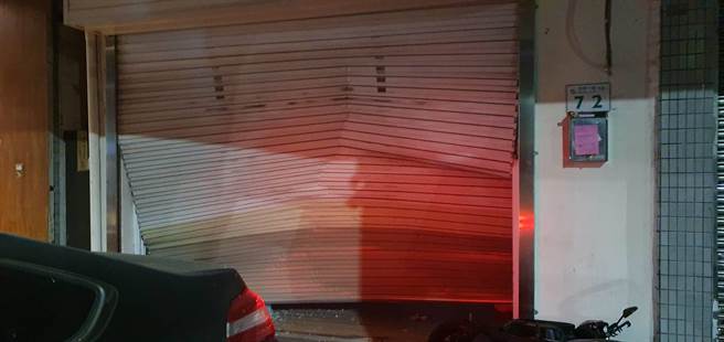 高姓男子不满遭欠百万，开车衝撞店家，才发现原来找错人了。（翻摄照片／崔正纲高雄传真）