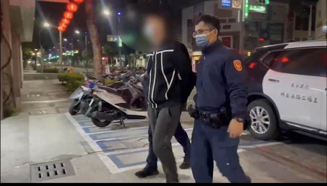 高男讯后依恐吓、毁损罪移送高雄地检署侦办。（翻摄照片／崔正纲高雄传真）