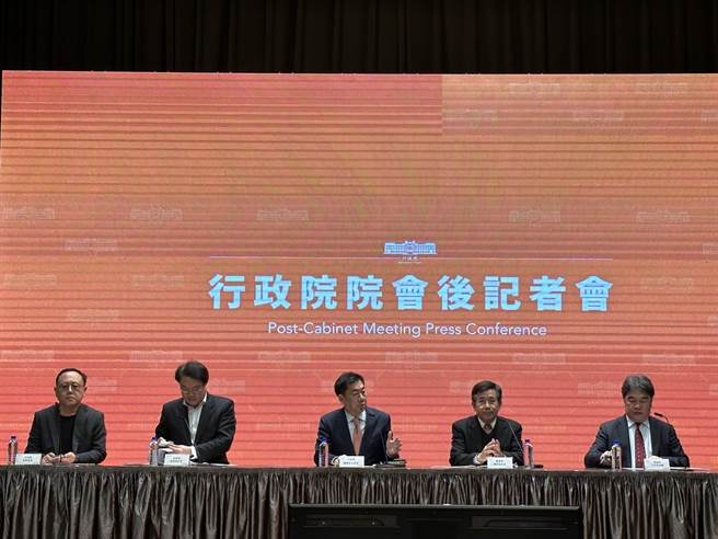 行政院长陈建仁16日在院会拍板教育部「就学贷款补助方案」。（黄婉婷摄）