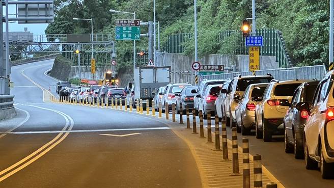 228连假将到，预期苏花路廊南下花莲车潮涌现，届时将有管制措施。（王志伟摄）