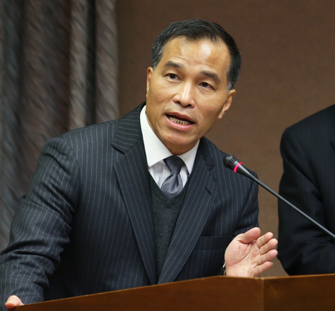 国道1号五股杨梅拓宽路段通车十周年，前交通部长叶匡在脸书上感慨，「整个工程花费584亿比原订预算882亿节省近300亿，工期则提前了两年三个月，当时国工局及得标厂商都将士用命，『日以继夜，全力以赴』，也是关键因素」。（资料照／姚志平摄）